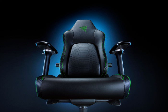 Die Schulterflügel sind ebenfalls breiter als beim bisherigen Iskur. (Bild: Razer)